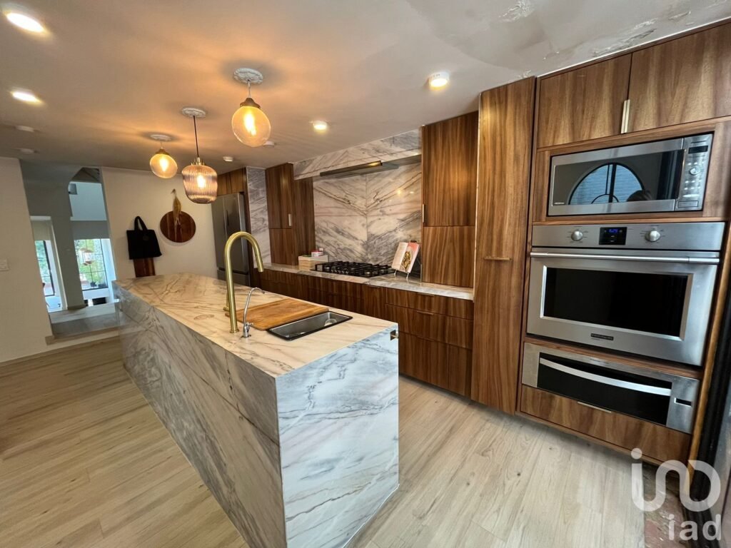 Se vende hermosa casa remodelada con vista panorámica en Lomas  de Santa Fe