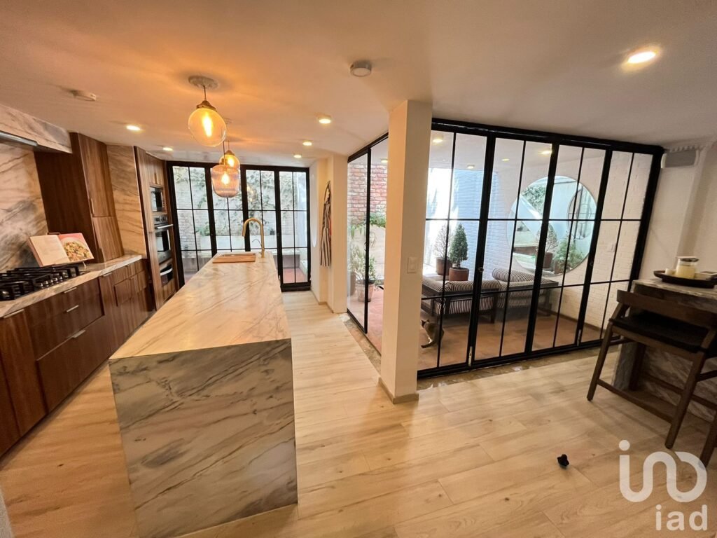 Se vende hermosa casa remodelada con vista panorámica en Lomas  de Santa Fe