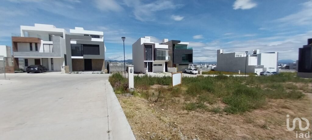 Se vende Terreno en esquina en el fraccionamiento residencial Altara 164
