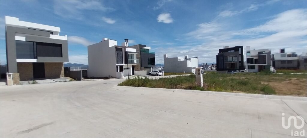 Se vende Terreno en esquina en el fraccionamiento residencial Altara 164