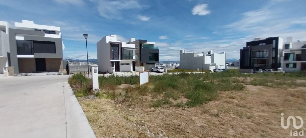 Se vende Terreno en esquina en el fraccionamiento residencial Altara 164