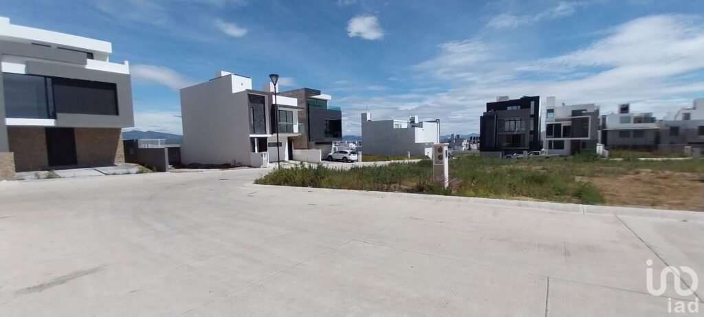 Se vende Terreno en esquina en el fraccionamiento residencial Altara 164