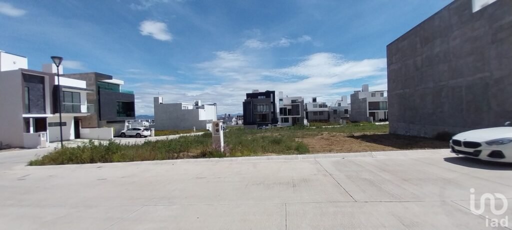Se vende Terreno en esquina en el fraccionamiento residencial Altara 164