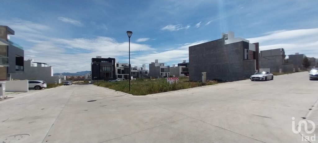 Se vende Terreno en esquina en el fraccionamiento residencial Altara 164