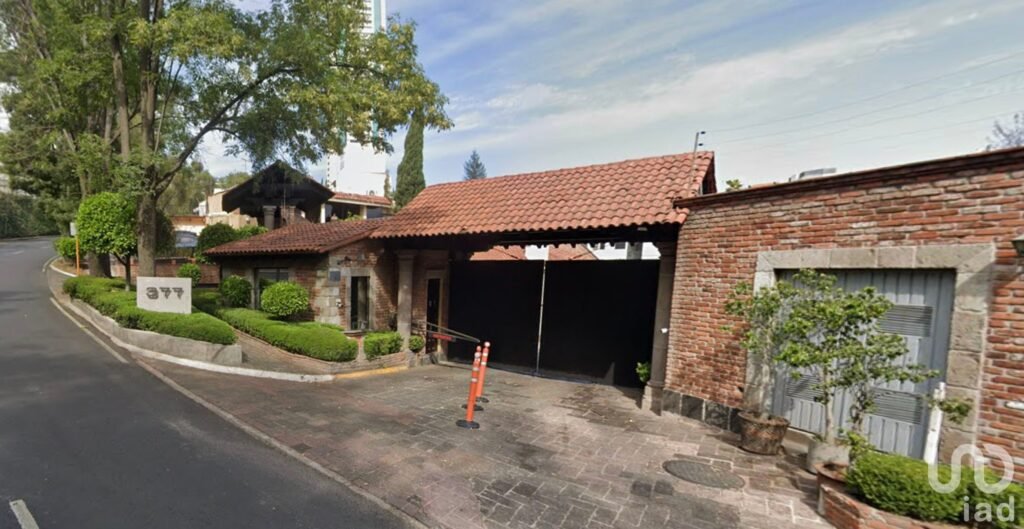 Casa en Venta en Paseo de los Laureles   Bosques de las Lomas, Ciudad de México