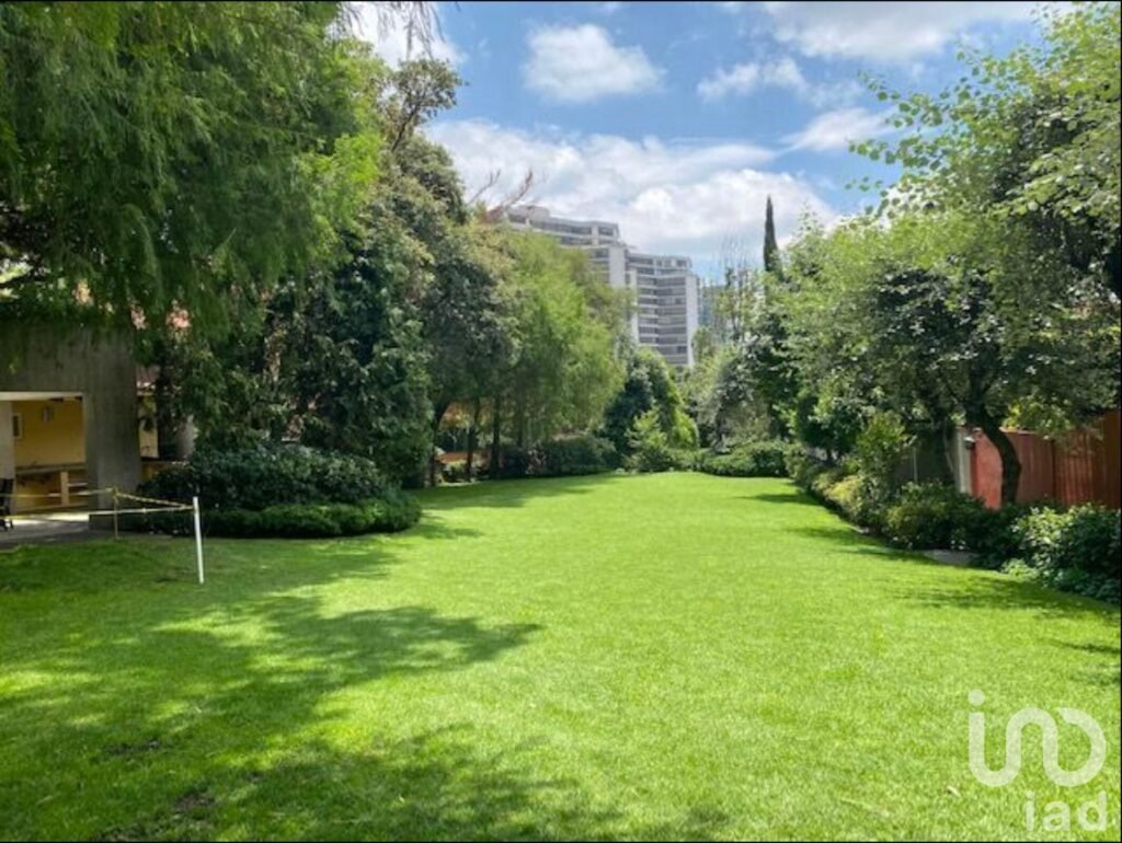 Casa en Venta en Paseo de los Laureles   Bosques de las Lomas, Ciudad de México