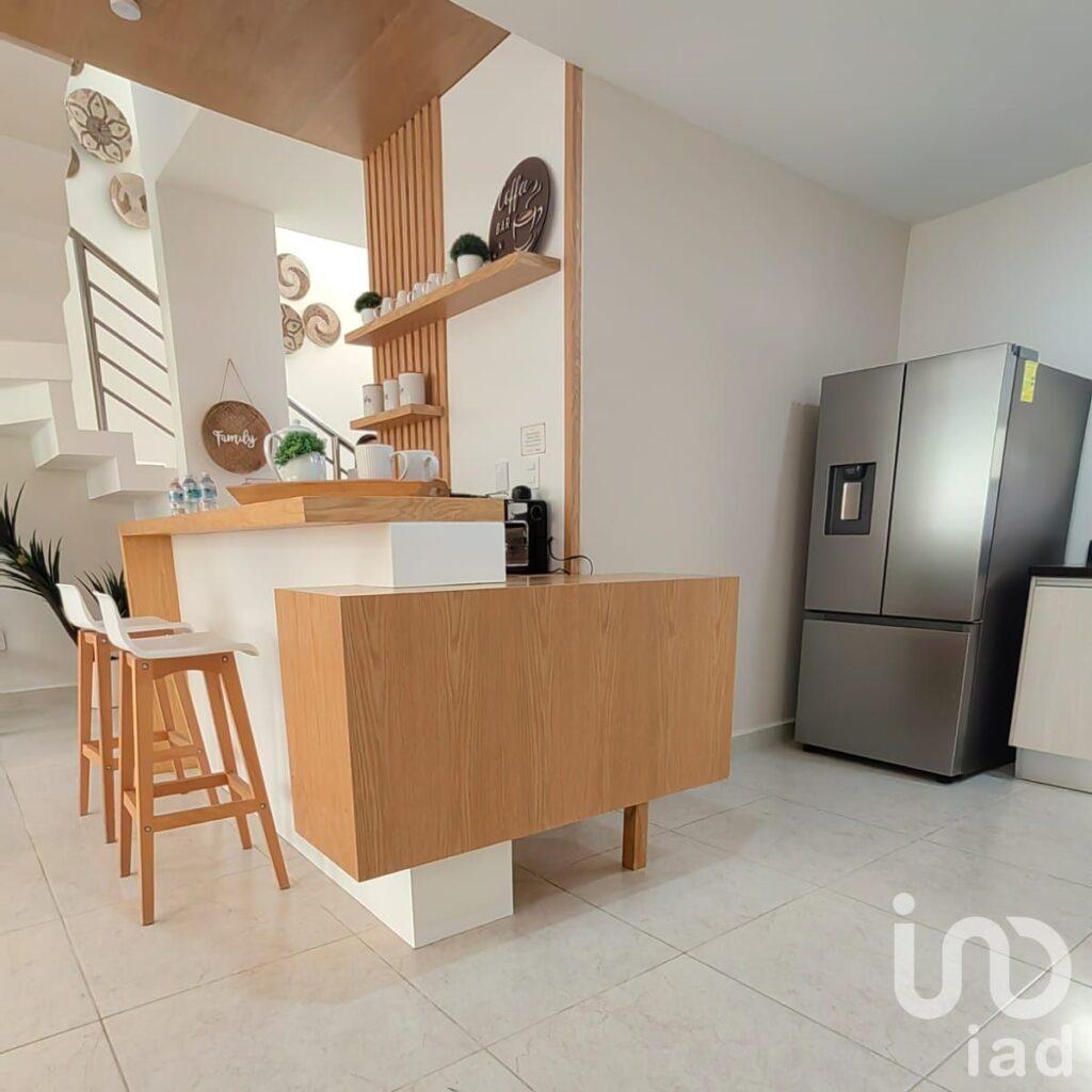 CASA EN VENTA EN CANCUN - AV. HUAYACAN VESEL