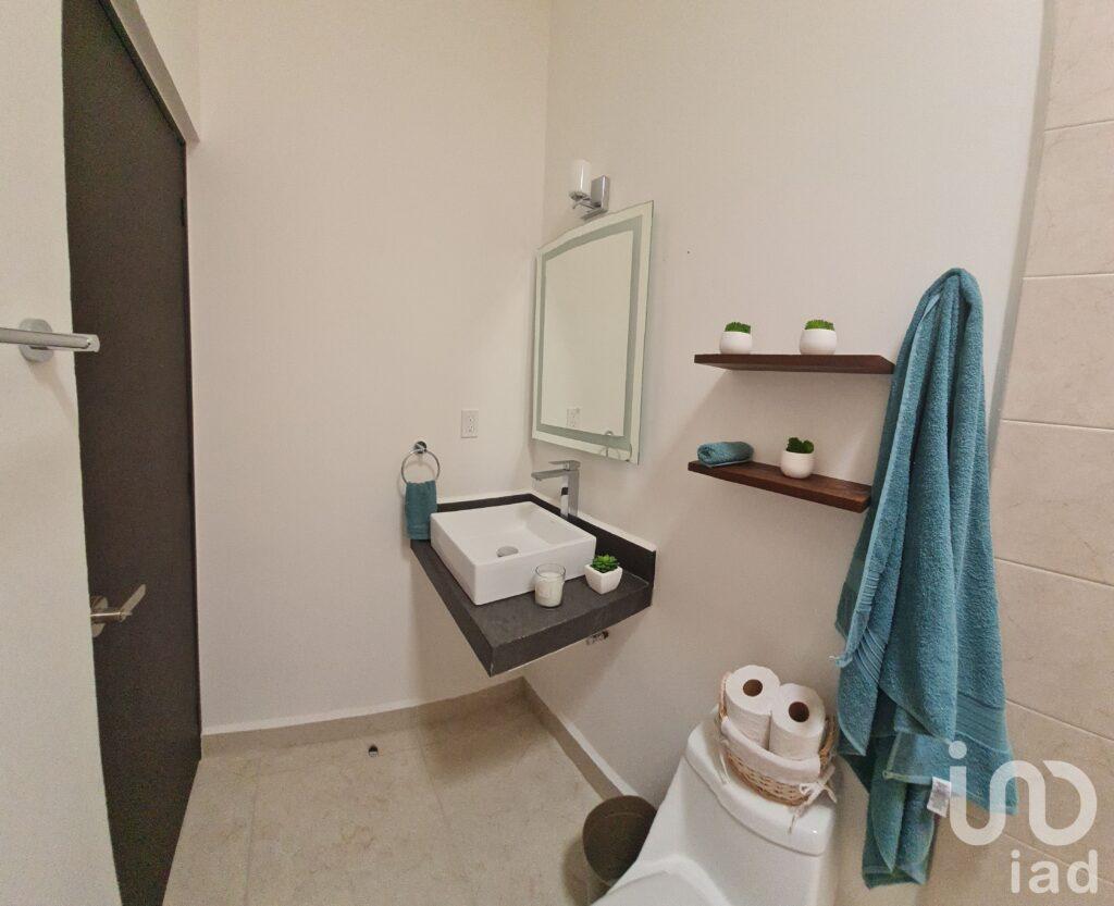 CASA EN VENTA EN CANCUN - AV. HUAYACAN VESEL