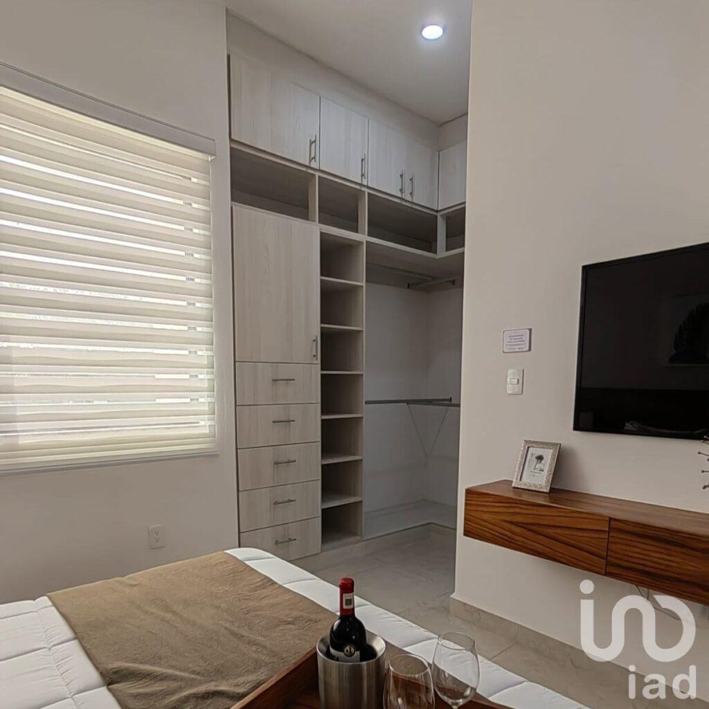 CASA EN VENTA EN CANCUN - AV. HUAYACAN VESEL