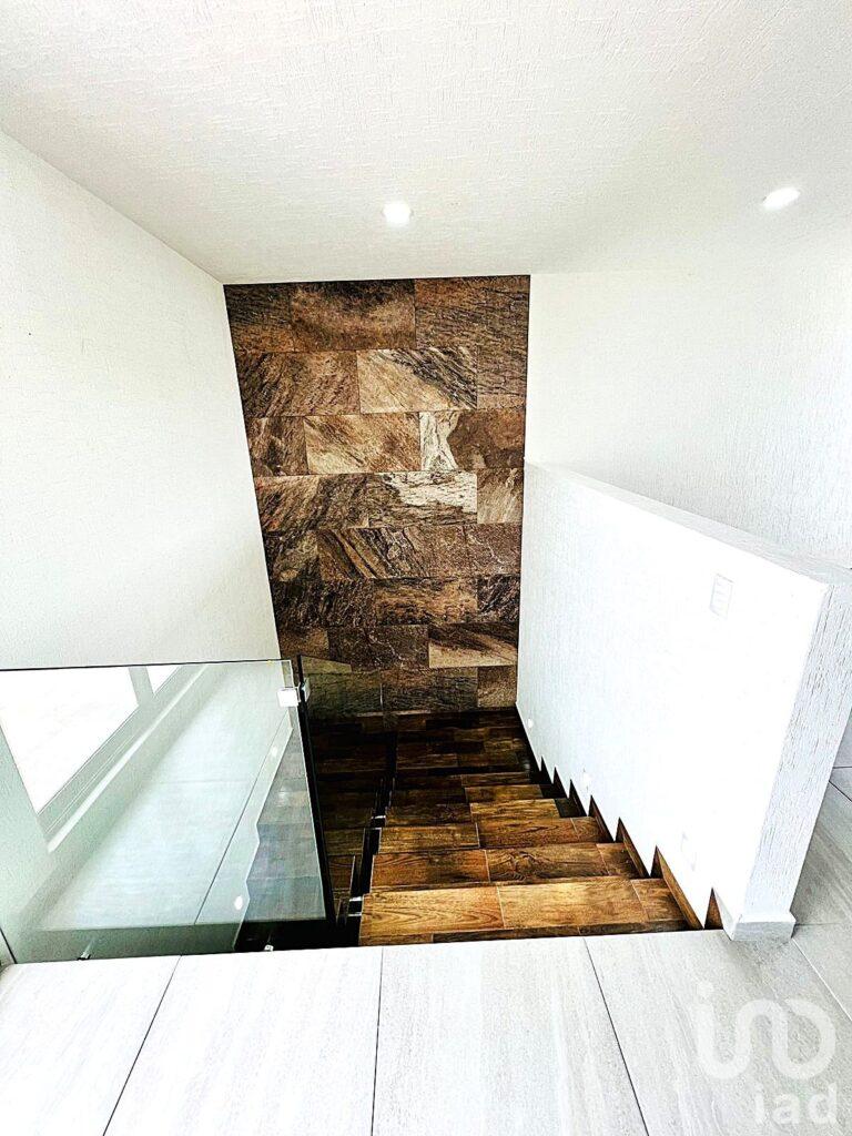 CASA CON JARDIN Y ROOF GARDEN EN ZONA LOMAS DE ANGELOPOLIS EN VENTA