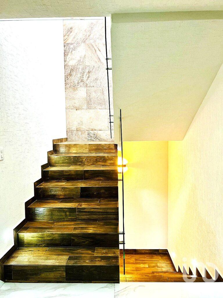 CASA CON JARDIN Y ROOF GARDEN EN ZONA LOMAS DE ANGELOPOLIS EN VENTA