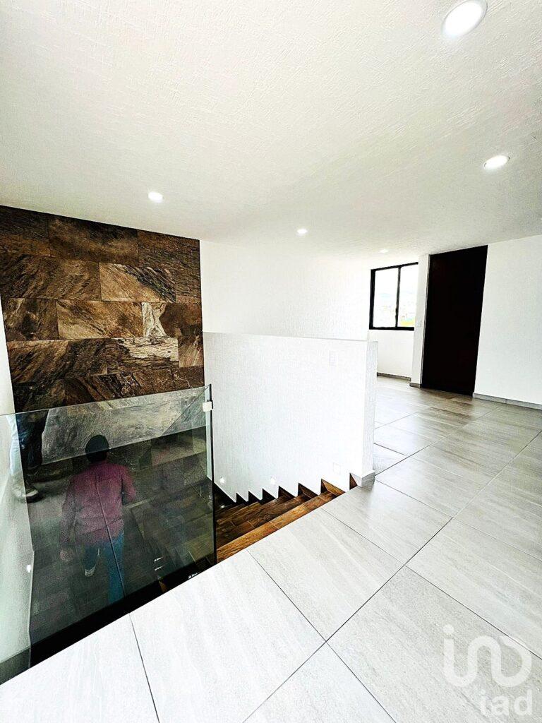 CASA CON JARDIN Y ROOF GARDEN EN ZONA LOMAS DE ANGELOPOLIS EN VENTA