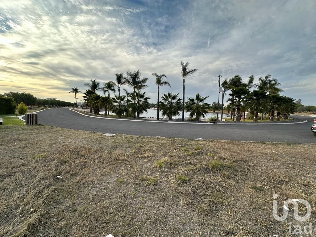 Se vende el mejor terreno frente al lago en " Viñedos del Polo" en  Querétaro