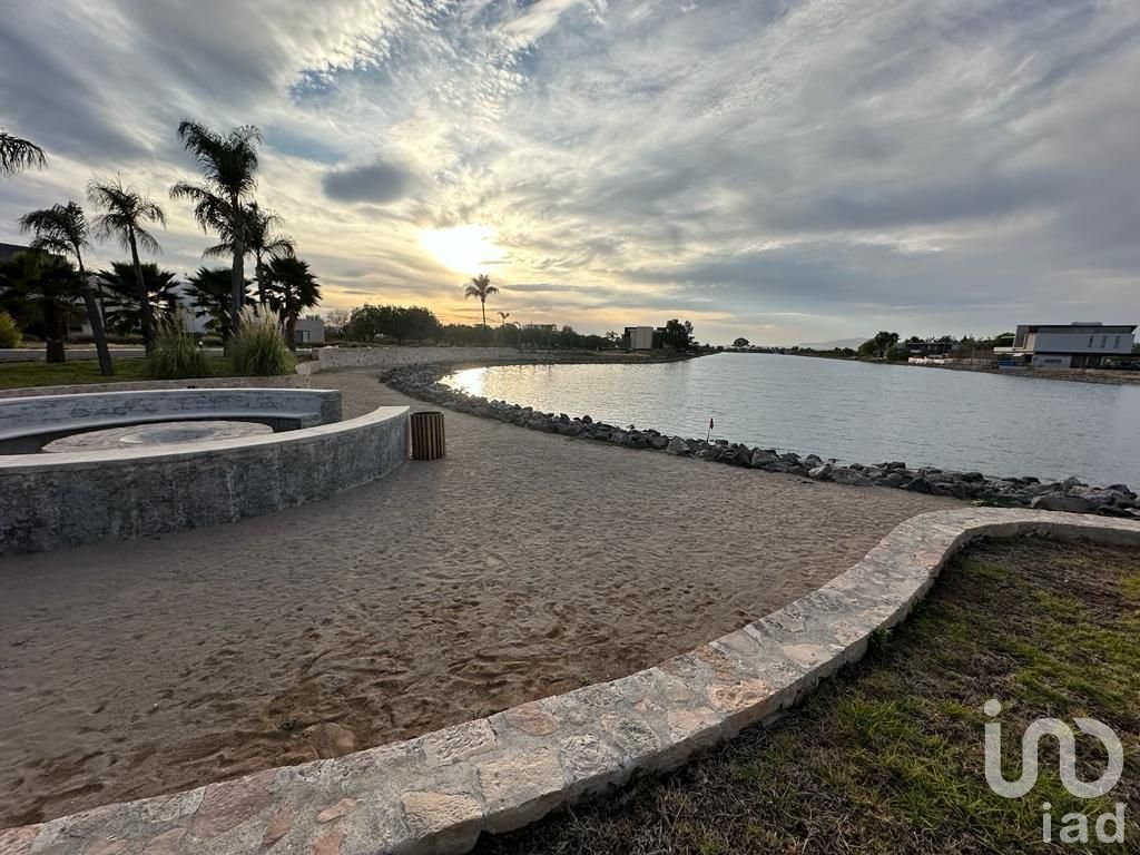 Se vende el mejor terreno frente al lago en " Viñedos del Polo" en  Querétaro