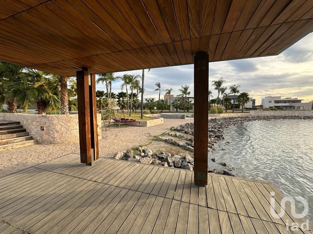 Se vende el mejor terreno frente al lago en " Viñedos del Polo" en  Querétaro