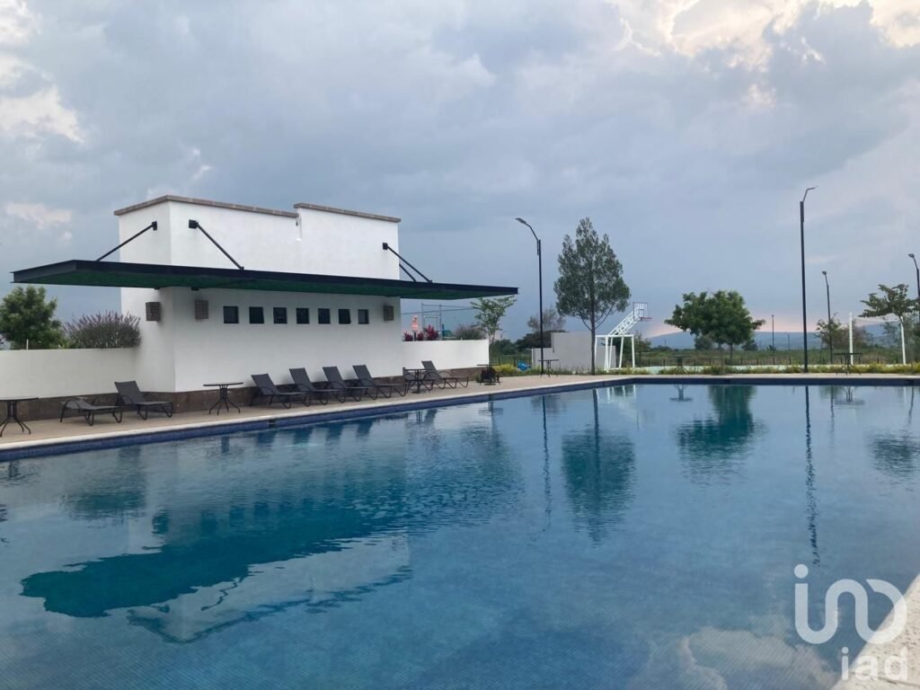 TERRENO EN VENTA CD MADERAS CLUSTER BUGAMBILIA EN CORREGIDORA