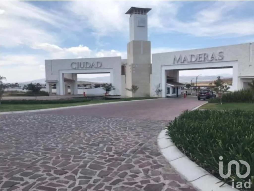 TERRENO EN VENTA CD MADERAS CLUSTER BUGAMBILIA EN CORREGIDORA