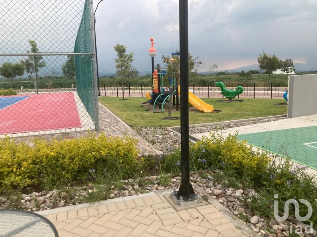 TERRENO EN VENTA CD MADERAS CLUSTER BUGAMBILIA EN CORREGIDORA