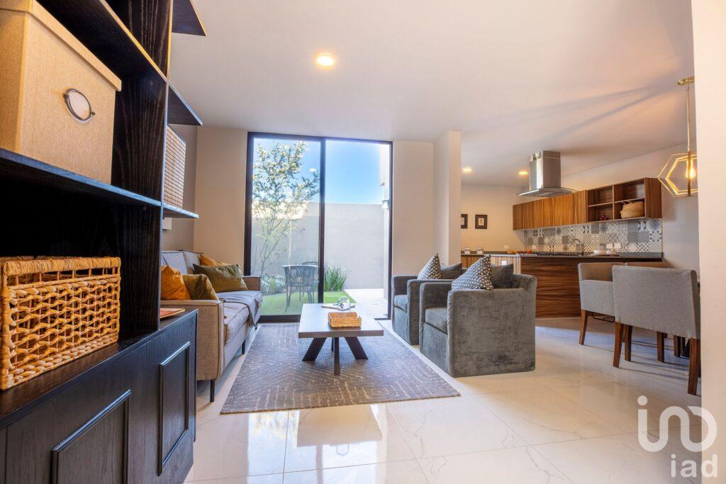 Casa en venta en Zibata con Recamara en Planta Baja Querétaro