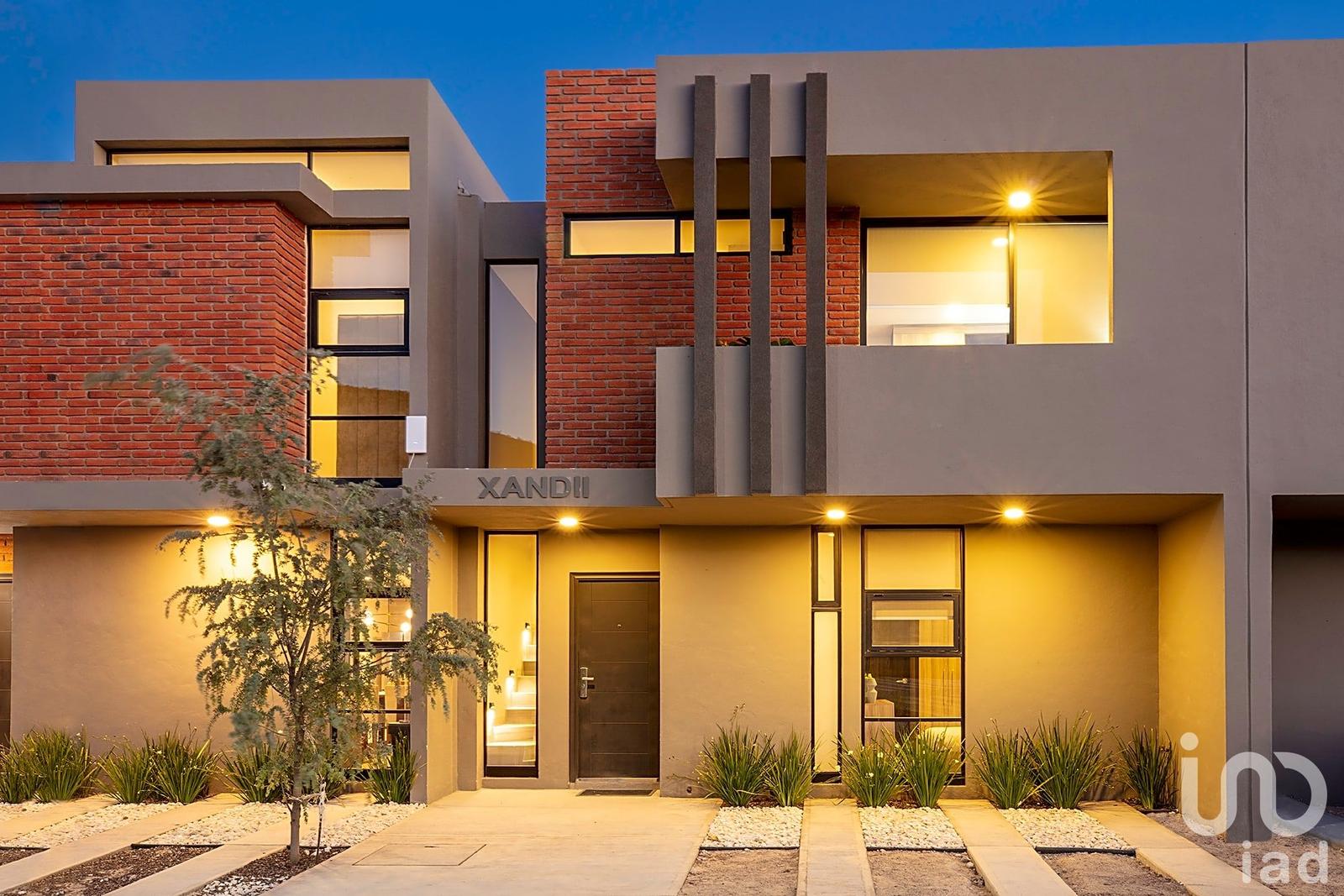 Casa en venta en Zibata con Recamara en Planta Baja Querétaro