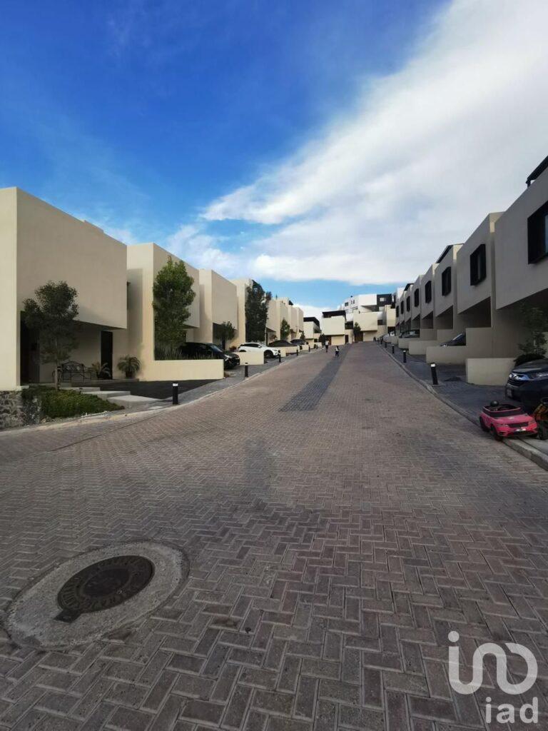 Casa de Lujo en Venta en Zibata Queretaro – 4 Recámaras y Amenidades Premium