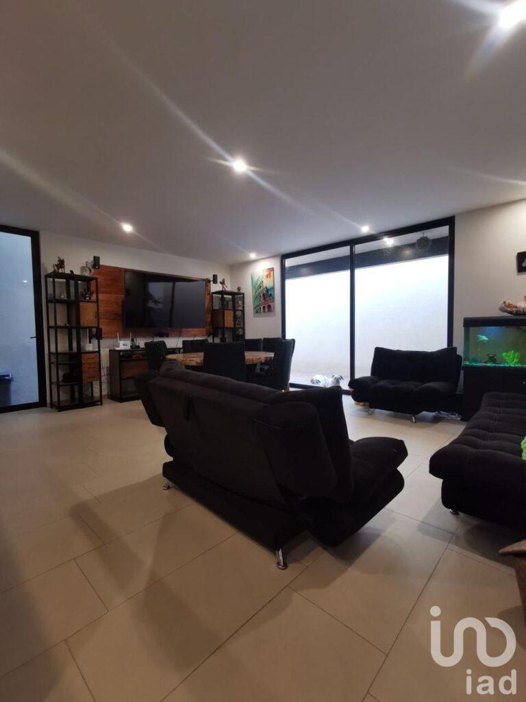 Casa de Lujo en Venta en Zibata Queretaro – 4 Recámaras y Amenidades Premium