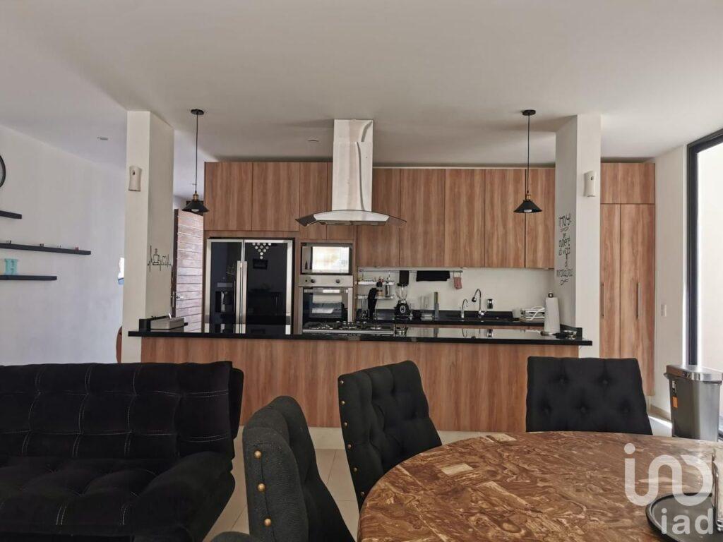 Casa de Lujo en Venta en Zibata Queretaro – 4 Recámaras y Amenidades Premium