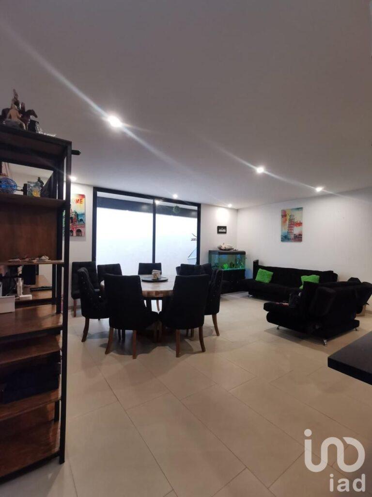 Casa de Lujo en Venta en Zibata Queretaro – 4 Recámaras y Amenidades Premium