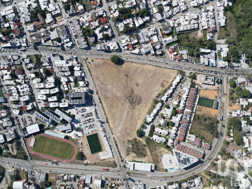 VENDO TERRENO EN AV. UNIVERSIDAD, EN COL.PETROLERA , EN  TAMPICO, TAMAULIPAS.