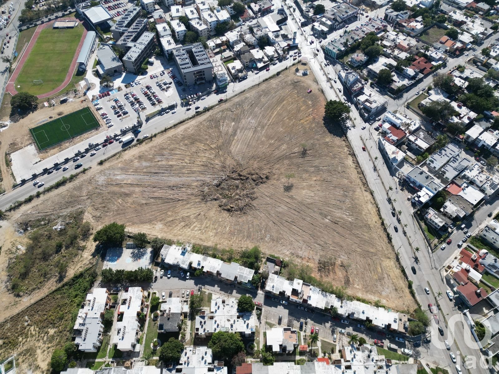 VENDO TERRENO EN AV. UNIVERSIDAD, EN COL.PETROLERA , EN  TAMPICO, TAMAULIPAS.