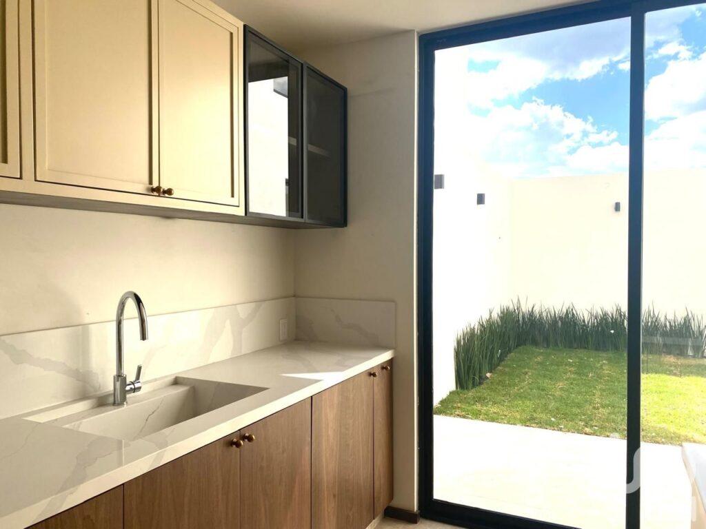 CASA en VENTA en Fraccionamiento San Ángel IV con recámara en PB en San Luis Potosí