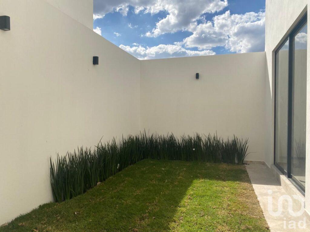 CASA en VENTA en Fraccionamiento San Ángel IV con recámara en PB en San Luis Potosí