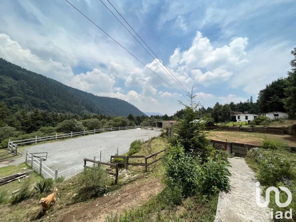Se renta Rancho con 10 caballerizas a 20 minutos de Santa fe   en Ignacio Allende