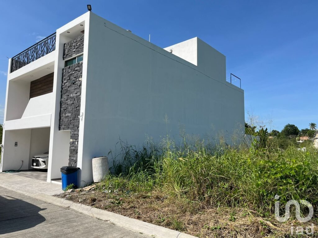 VENTA DE TERRENO EN RESIDENCIAL LAS CUMBRES, EN POZA RICA, VERACRUZ