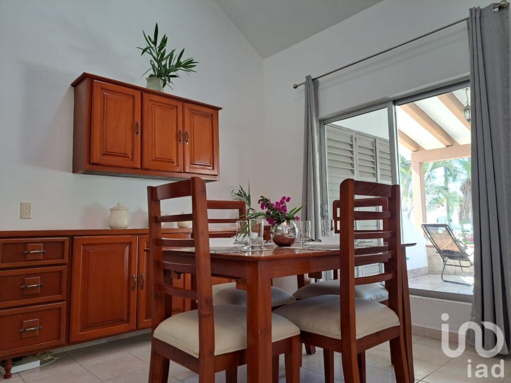 CASA DE DOS NIVELES EN RENTA. FRACCIONAMIENTO EL CID, MAZATLÁN, SINALOA,