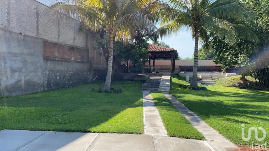 CASA TIPO HACIENDA CON TERRAZA Y ALBERCA