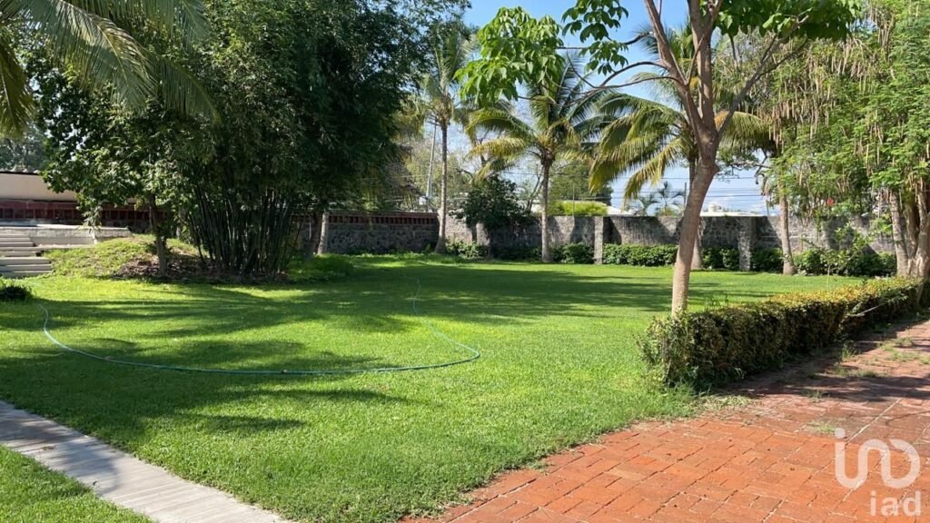 CASA TIPO HACIENDA CON TERRAZA Y ALBERCA