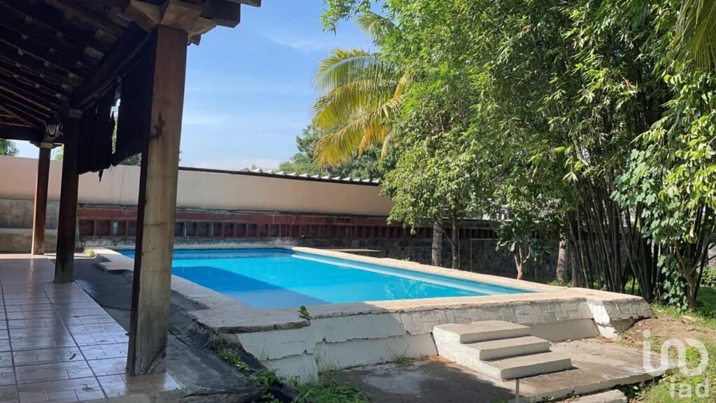 CASA TIPO HACIENDA CON TERRAZA Y ALBERCA