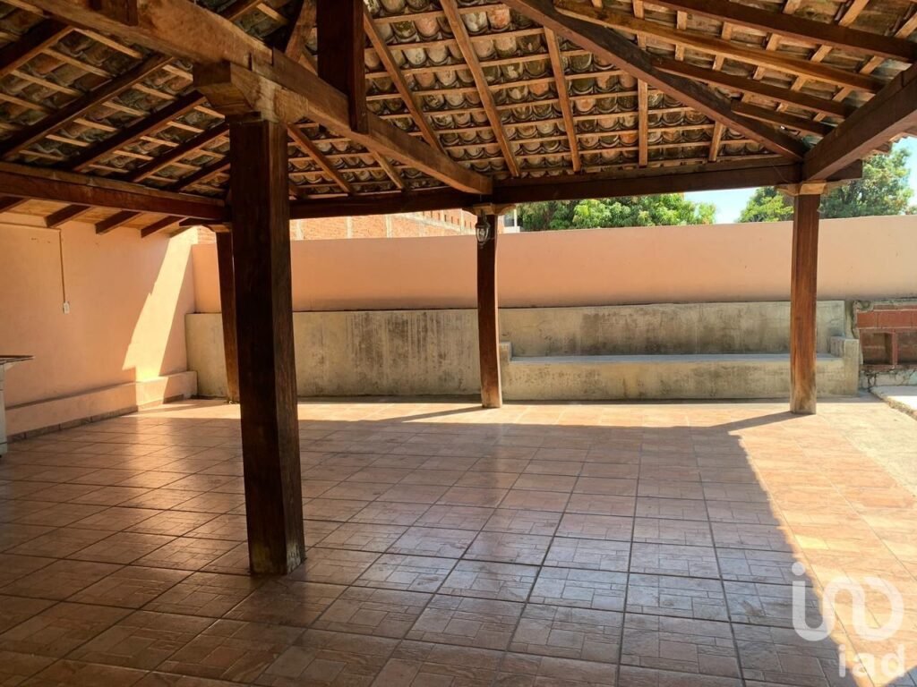 CASA TIPO HACIENDA CON TERRAZA Y ALBERCA