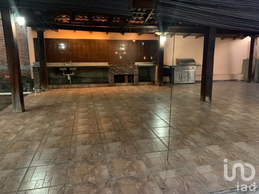 CASA TIPO HACIENDA CON TERRAZA Y ALBERCA