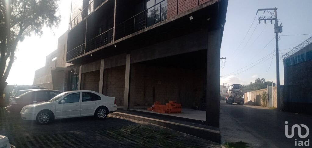 Se renta local en Edificio nuevo, sobre  AV. PRINCIPAL, Pachuca, Hidalgo