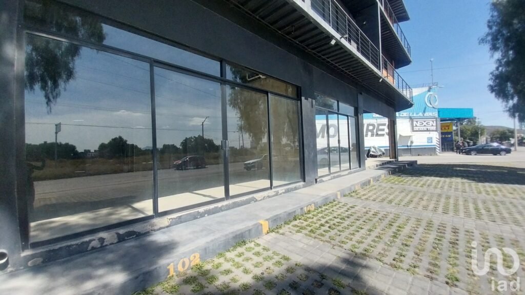 Se renta local en Edificio nuevo, sobre  AV. PRINCIPAL, Pachuca, Hidalgo