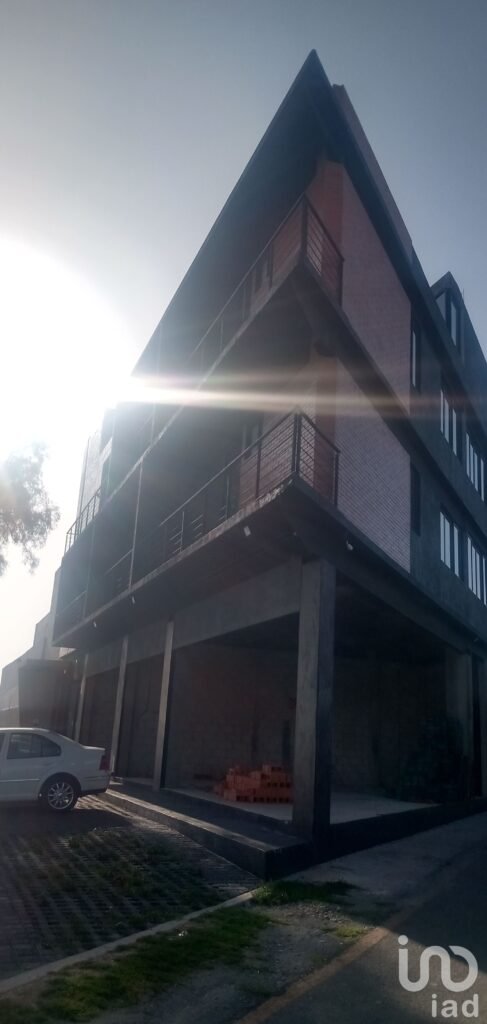 Se renta local en Edificio nuevo, sobre  AV. PRINCIPAL, Pachuca, Hidalgo