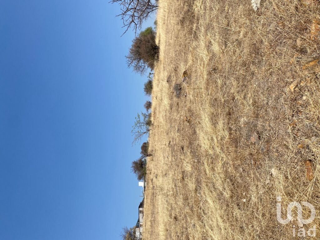 SE VENDE TERRENO POR AV LA JOYA MORELIA CERCA AV AMALIA SOLORZANO