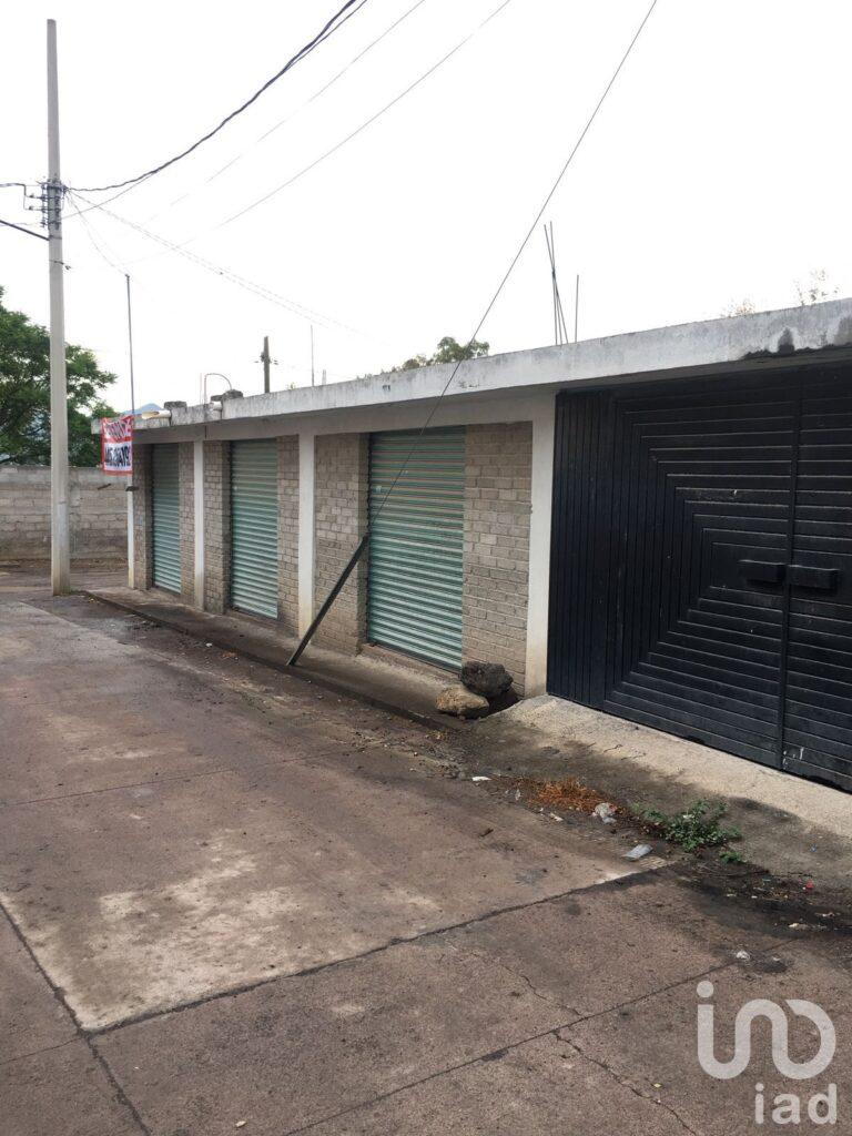 SE VENDE PROPIEDAD EN LA ALDEA CON TRES LOCALES Y JARDIN COMO PARA EVENTOS