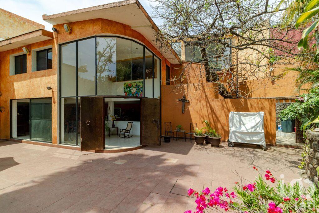 Casa con enorme jardín en Tlaltenango, Cuernavaca, Morelos