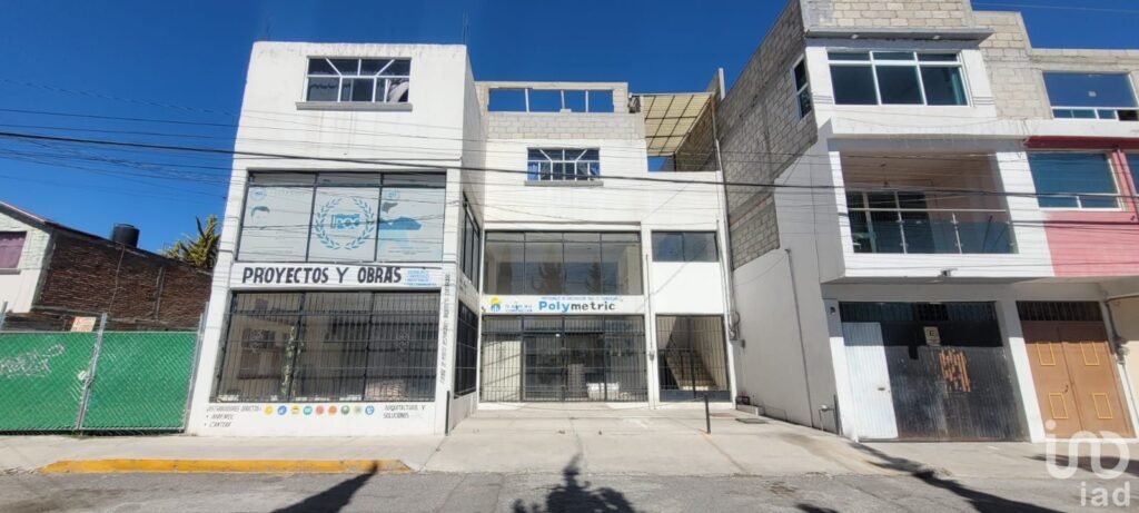 Se vende Edificio comercial con oficinas y departamento en Plutarco Elías Calles, Pachuca, Hidalgo