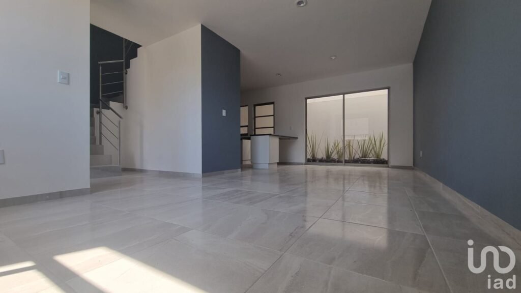 Se Renta casa minimalista en fraccionamiento Residencial la Reserva