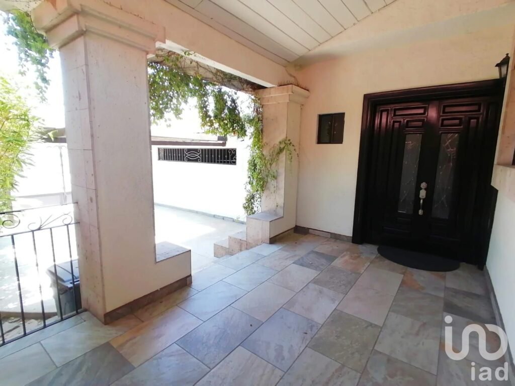 Casa en Venta + Departamento. Fracc. Los Pinos, Mexicali. +600 mts de terreno, 5 recámaras.