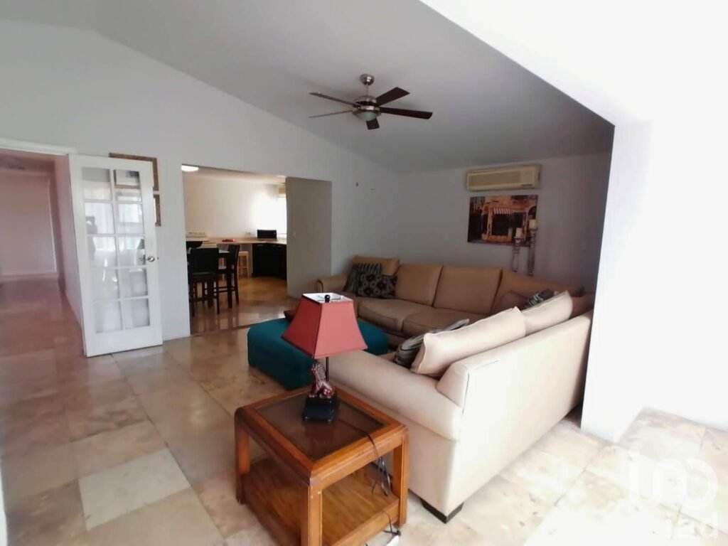 Casa en Venta + Departamento. Fracc. Los Pinos, Mexicali. +600 mts de terreno, 5 recámaras.